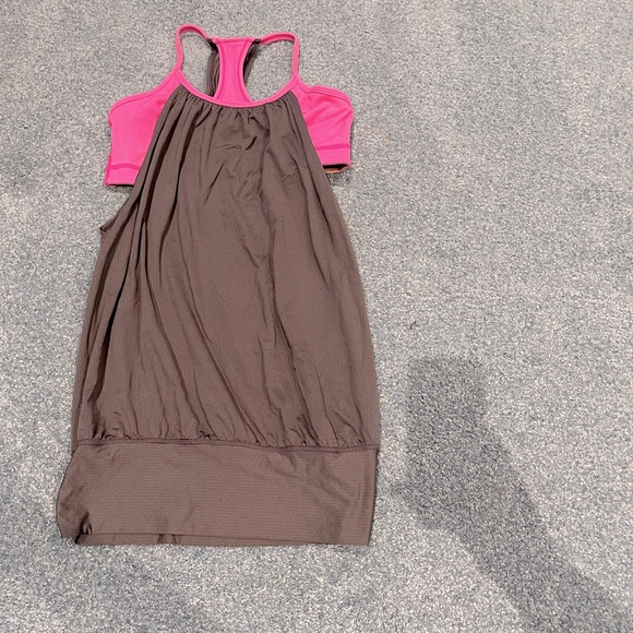 Lululemon work out top size 4 - Picture 1 of 2